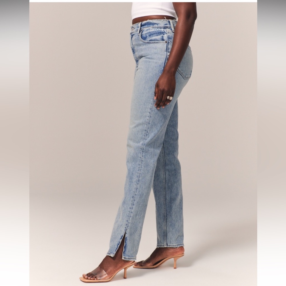 ABERCROMBIE 90’S STRAIGHT ULTRA HIGH RISE JEANS
